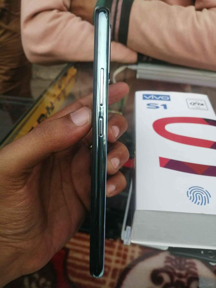 Vivo S1